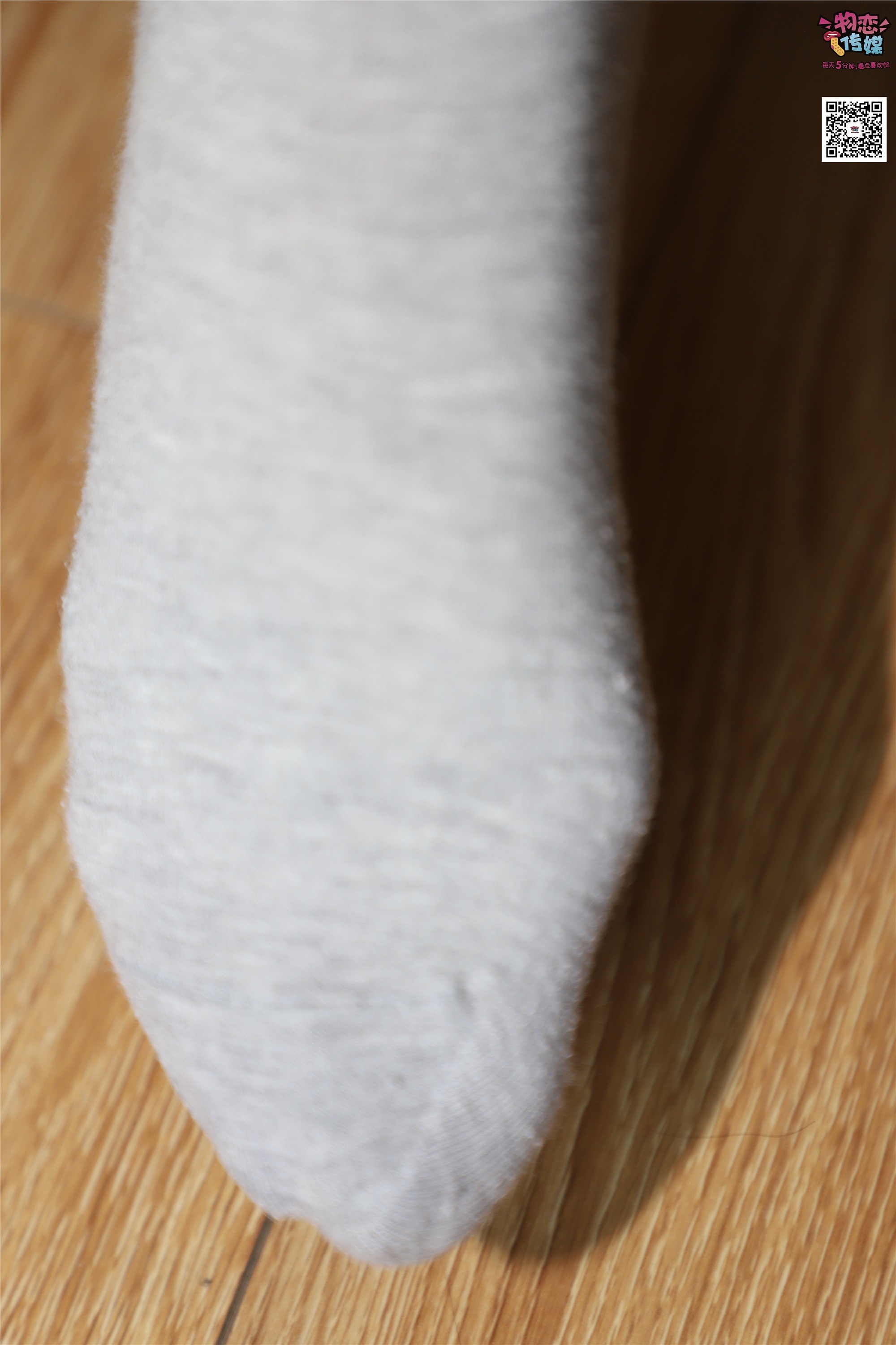 物恋传媒 No.005 JK制服高中小姐姐，棉袜加丝袜